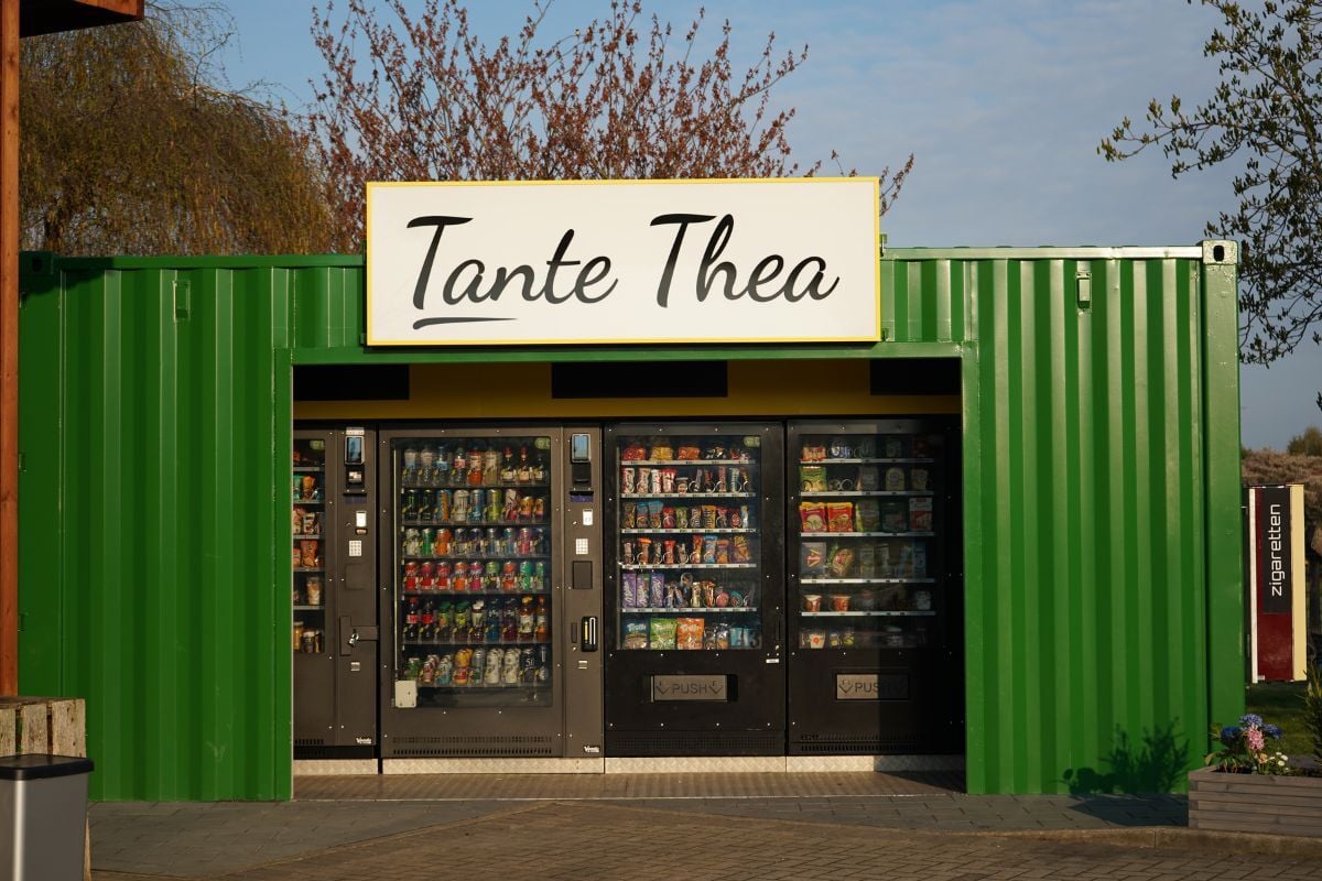 Tante Thea Container mit Automaten am Standort Hemdingen