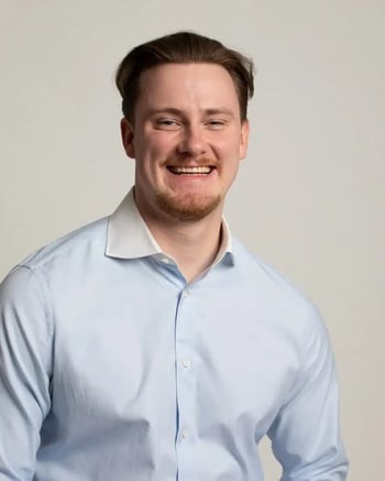 Porträt von Fjonn Kuhnmünch, Ansprechpartner für Werbepartner bei Tante Thea.